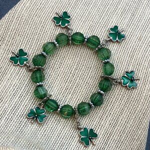 St Patricks Day Irish Bracelet 7 In Green Silver Stretch 6 Shamrock Charms Lucky